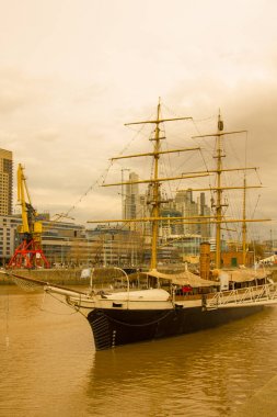 Fırkateyn Başkan sarmiento. buenos aires liman. Arjantin