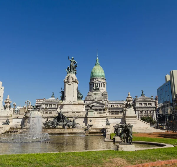 Bron- en monumentale complex van Congress Square. Buenos Aires — Stockfoto