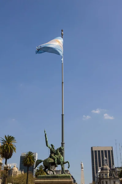A szobor Manuel Belgrano, a Plaza de Mayo-Buenos levegőben — Stock Fotó