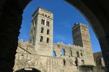 Romanesk abbey Sant Pere de Rodes, Belediye 