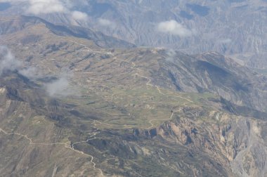 Kuru çöl ve bir yere içinde belgili tanımlık Andes dağ havadan görünümü