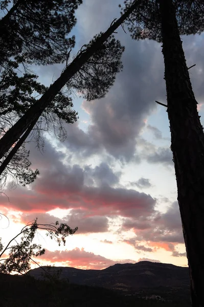 Puesta de sol en el embalse de Terradets, Pirineos Catalanes, España — Foto de Stock