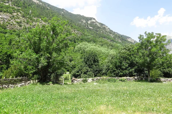 Aiguestortes Nemzeti Park, a katalán Pireneusokban, Spanyolországban — Stock Fotó