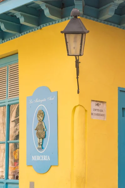 Detalj av en restaurerad koloniala byggnad i Gamla Havanna. Kuba — Stockfoto