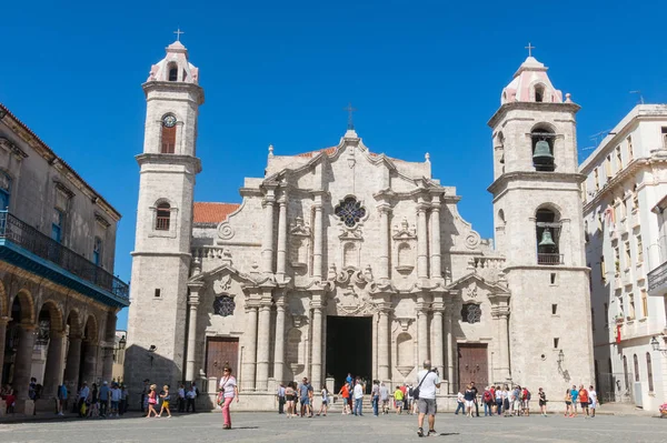 Plaza de la Catedral (Engels: Cathedral Square) is één van de vijf belangrijkste pleinen in oud Havana en de site van de kathedraal van Havana. — Stockfoto