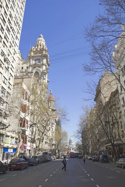 May Avenue in Buenos Aires, Argentina. Street connects the pink house with the Congress, the political axis of the city. — Stock Photo, Image