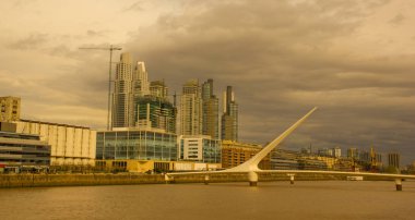 dramatik günbatımında puerto madero, buenos aires, Arjantin,