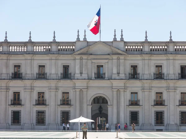 Vista do palácio presidencial, conhecido como La Moneda, em Santiago — Fotografia de Stock