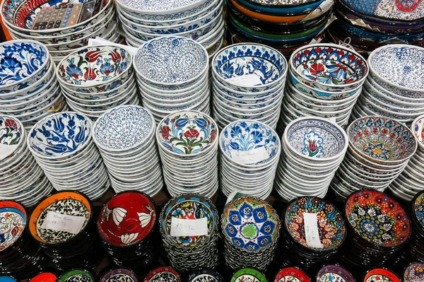Klasycznego tureckiej ceramiki na Krytego Bazaru w Stambule. Istambu — Zdjęcie stockowe