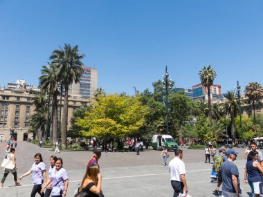 Santiago de Chile Armas Meydanı Panoraması. Şehrin ana Meydanı olduğunu. Bu ilk düzen şehir merkezinde. Şili