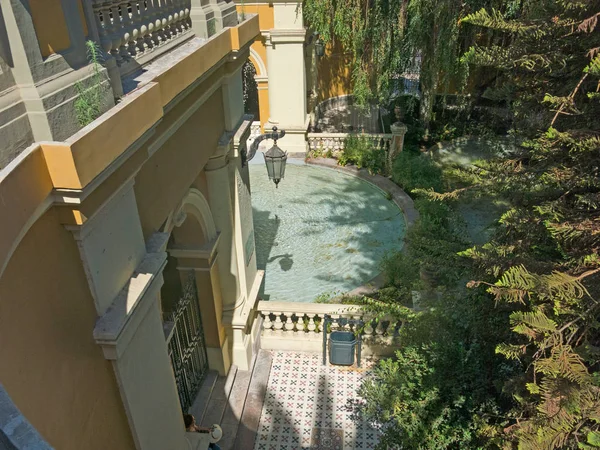 Monumentale tuinen in de Cerro van Santa Lucia, in het centrum van Santiago de Chile, naast de Alameda, de hoofdstraat van de stad. Chili. — Stockfoto