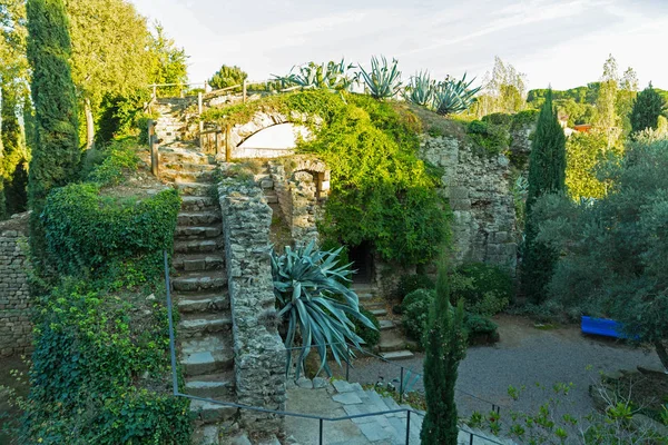 Los jardines de Caserna dels Alemanys, Girona. Cataluña. España —  Fotos de Stock