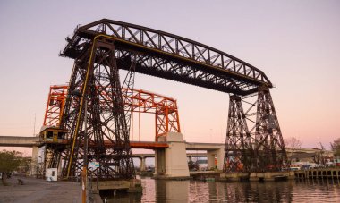 La Boca 'da günbatımı, Köprü, La Boca bölgesinde, Buenos Aires, Arjantin