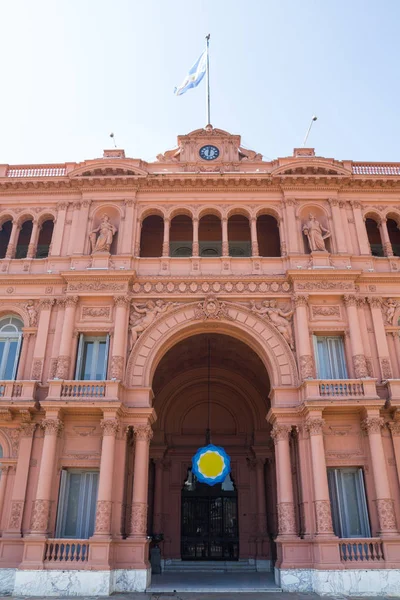 Casa rosada (růžový dům) prezidentský palác z Argentiny. může náměstí, buenos aires. — Stock fotografie