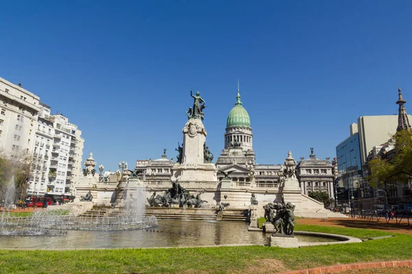 国会广场的来源和巨大的复杂。布宜诺斯艾利斯 — 图库照片