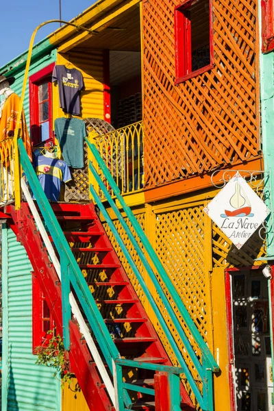 Красочные здания Ла-Бока, Буэнос-Айрес, Аргентина — стоковое фото