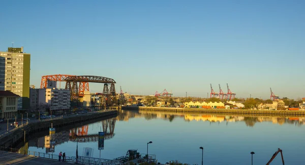 Panorama of the industrial part of La Boca, with cranes of the port and the bridge of Avellaneda in the background. Buenos Aires, Argentina — Stock Photo, Image