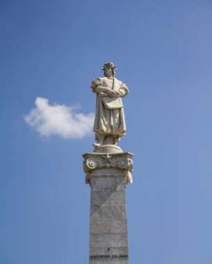 Columbus ve gökyüzü arka plan. Buenos Aires, Arjantin