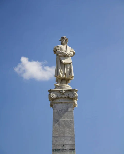 Columbus and sky background. Buenos Aires, Argentina — Stock Photo, Image