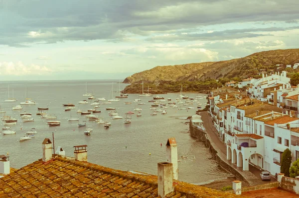 Cadaques panoramik Akdeniz sahil, İspanya üzerinde — Stok fotoğraf