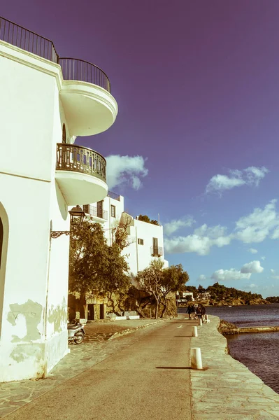 Typical white Mediterranean promenade, in the village of Cadaque — Stock Photo, Image