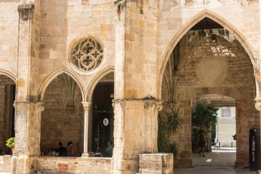 St. Augustine Manastırı (Katalanca'daki Sant Agusti Manastırı). 
