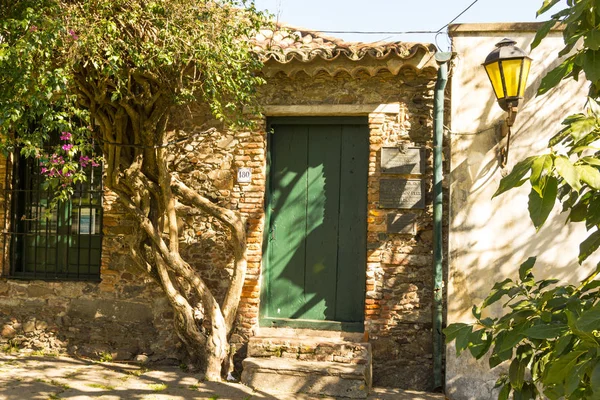Fassade eines alten Steingebäudes in colonia del sacramento, urugu — Stockfoto