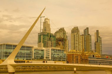 dramatik günbatımında puerto madero, buenos aires, Arjantin,