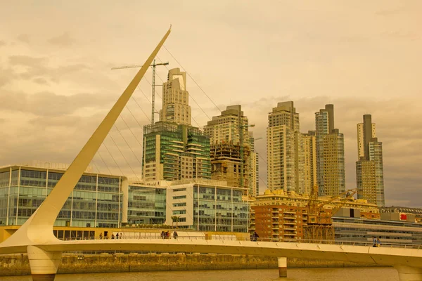 Dramatické západ slunce v puerto madero, buenos aires, argentina, — Stock fotografie