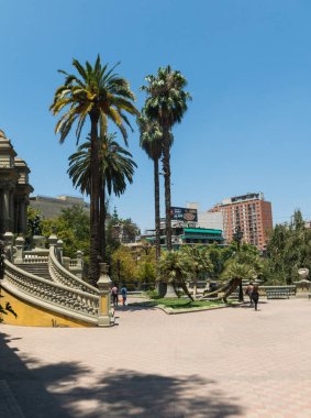 Cerro de Santa Lucia'daki anıtsal bahçeler, şehir merkezinde