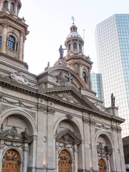 Catedral Metropolitana de Santiago, na praça Armas. Não é. — Fotografia de Stock