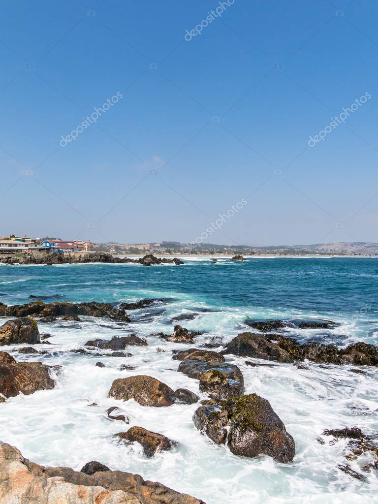 General image of the Pacific Ocean coast, from the tourist town 