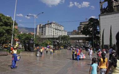 Botero Meydanı 'nın genel manzarası, Medellin, Kolombiya. Kalkışa 2 dakika.