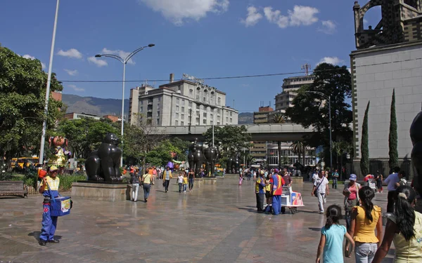 General view of Botero square, Medellin, Colombia. Launched in 2 — Stock Photo, Image