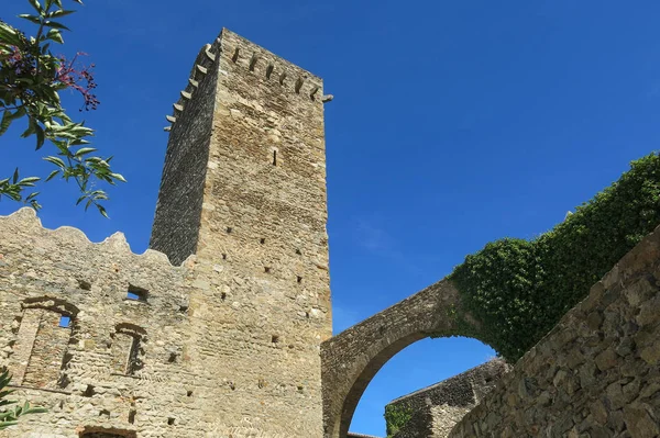 Románské opatství Sant Pere de Rodes, v obci — Stock fotografie