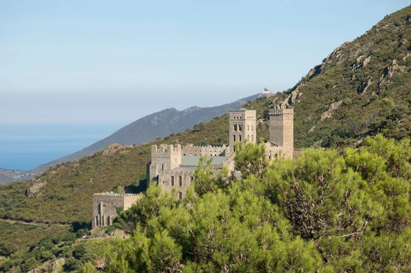 A román stílusú apátsági, Sant Pere de Rodes. Girona, Katalónia — Stock Fotó