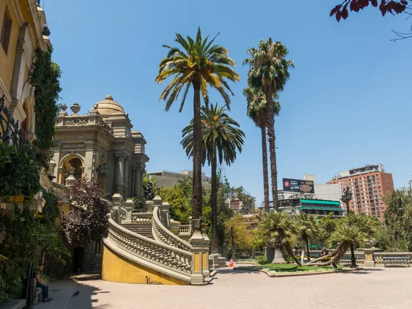 Монументальные сады в Серро-де-Санта-Люсия, в центре Сантьяго-де-Чили, рядом с Аламедой, главным авеню города. Чили . — стоковое фото