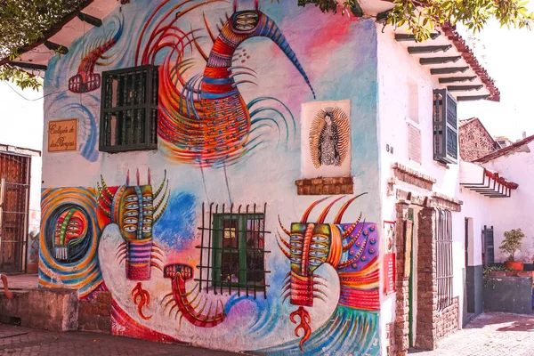 Muurschilderingen. Kleurrijk kunstwerk in de historische wijk Candel Stockfoto