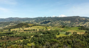 Dağların panoramik manzarası ve And Dağları, Cundinamarca vilayeti. Kolombiya. 