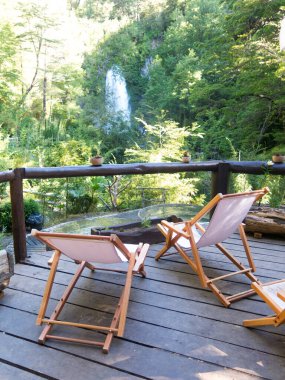 Conaripe, Panguipulli 'deki doğal ve volkanik kaplıcalarda, Villarica Ulusal Parkı' nın ortasında. Los Rios Bölgesi, Araucania veya Patagonya, Şili And Dağları.