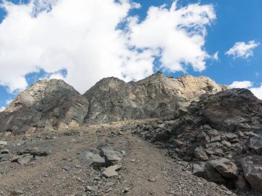 Cajon del Maipo. Maipo Kanyonu, And Dağları 'nda bulunan bir kanyon. Şili. Başkent Santiago yakınlarında. Çok güzel manzaralar sunar.. 