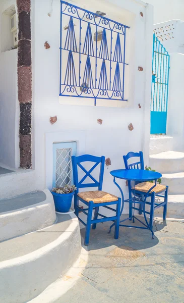 Arquitectura tradicional del pueblo de Oia en la isla de Santorini, Gre — Foto de Stock