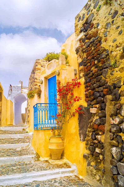 Traditional architecture of Oia village on Santorini island, Gre — Stock Photo, Image