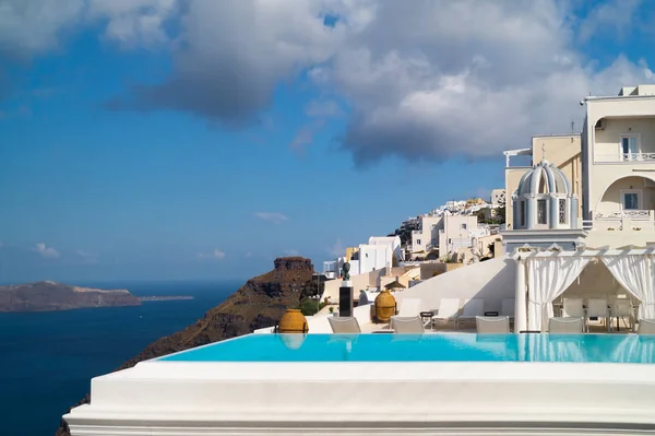 Arquitectura tradicional del pueblo de Oia en la isla de Santorini, Gre —  Fotos de Stock