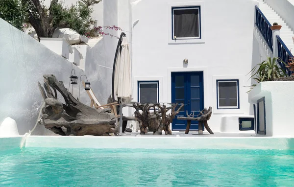 Architettura tradizionale del villaggio di Oia sull'isola di Santorini, Gre — Foto Stock