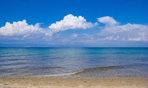 Hermosa playa en la península de Chalkidiki, Grecia — Foto de Stock