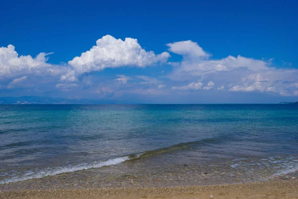 Praia bonita na península de Chalkidiki, Grécia — Fotografia de Stock