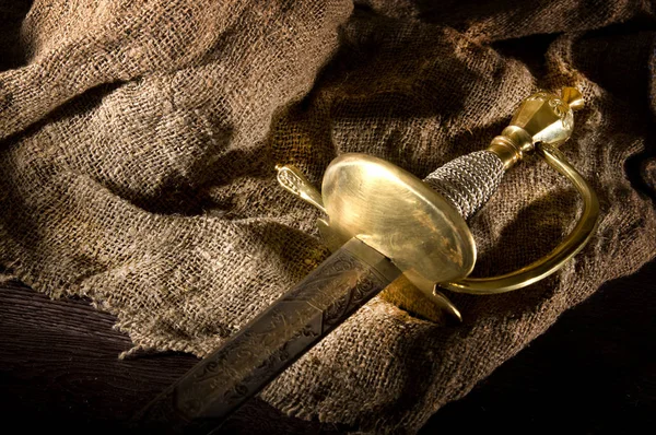 Ancient sabre. A smart variant of the fighting weapon — Stock Photo, Image