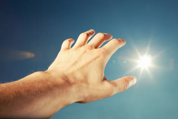 Hand berühren den Himmel — Stockfoto