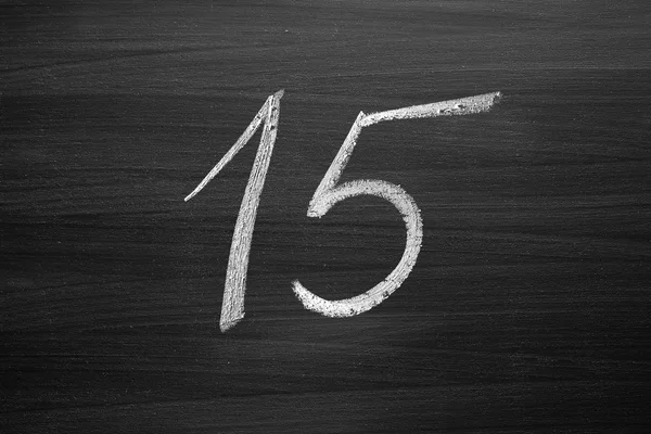 Δεκαπέντε τον αριθμό απαρίθμηση γραμμένο με κιμωλία σε μαυροπίνακα — Φωτογραφία Αρχείου